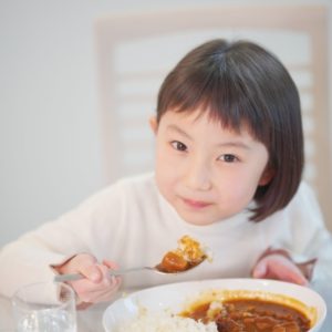 子どもの矯正治療中に気を付けたい食べ物とは？